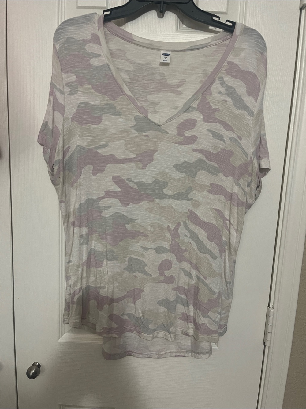 Old Navy Light Pink and Gray Camo V‑Neck Short Sleeve Top